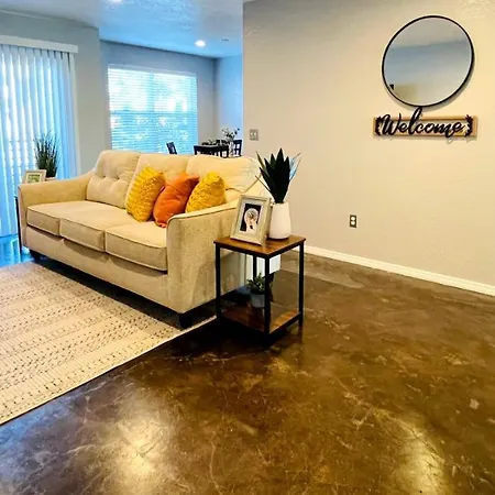 Evie's Campus-close 2 bedroom luxury Oklahoma City Extérieur photo
