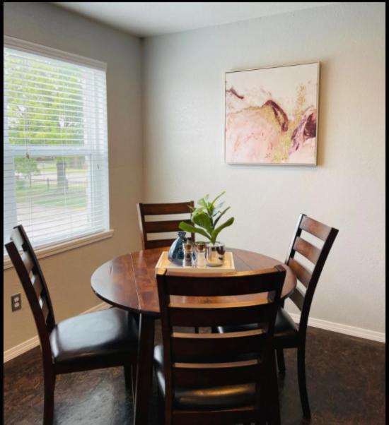 Evie's Campus-close 2 Bedroom Luxury Oklahoma City